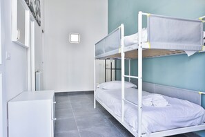 Apartment, 2 Bedrooms | 2 bedrooms, free WiFi, bed sheets - La finestra su Garibaldi (Naples)