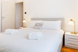 Free wired Internet, bed sheets