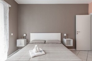 2 bedrooms, in-room safe, iron/ironing board, free WiFi