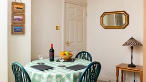 Dining - Belle Vue Court 2 (Tenby)
