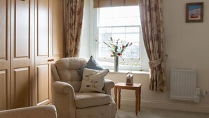 Living area - Belle Vue Court 2 (Tenby)
