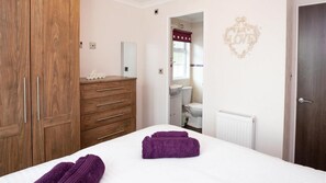 3 bedrooms, iron/ironing board, bed sheets - Hapus (Narberth)