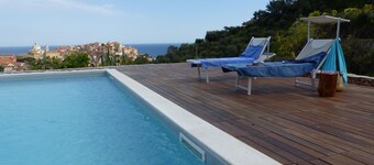 Apartment with terrace, pool, sea view, large garden - free parking+ WIFI