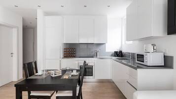 Refrigerador, microondas, horno y lavavajillas