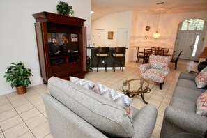 Smart TV, DVD player, stereo - Cozy 4 Bedroom Villa with 3 Bathrooms and South facing Pool (Clermont)