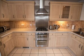 Apartment, 2 Bedrooms | Private kitchen - Celador Apartments - Bear Wharf (Reading)