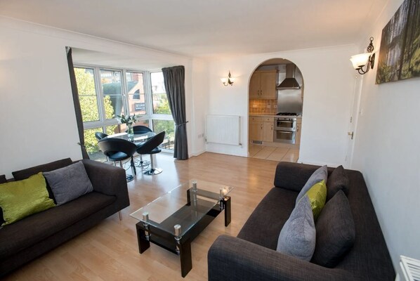 Apartment, 2 Bedrooms | Living area | Smart TV