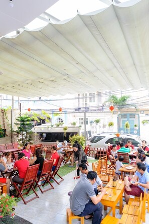 Tempat makan outdoor