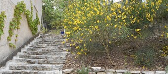 A haven of peace surrounded by nature. One bedroom, air conditioning, swimming pool ...