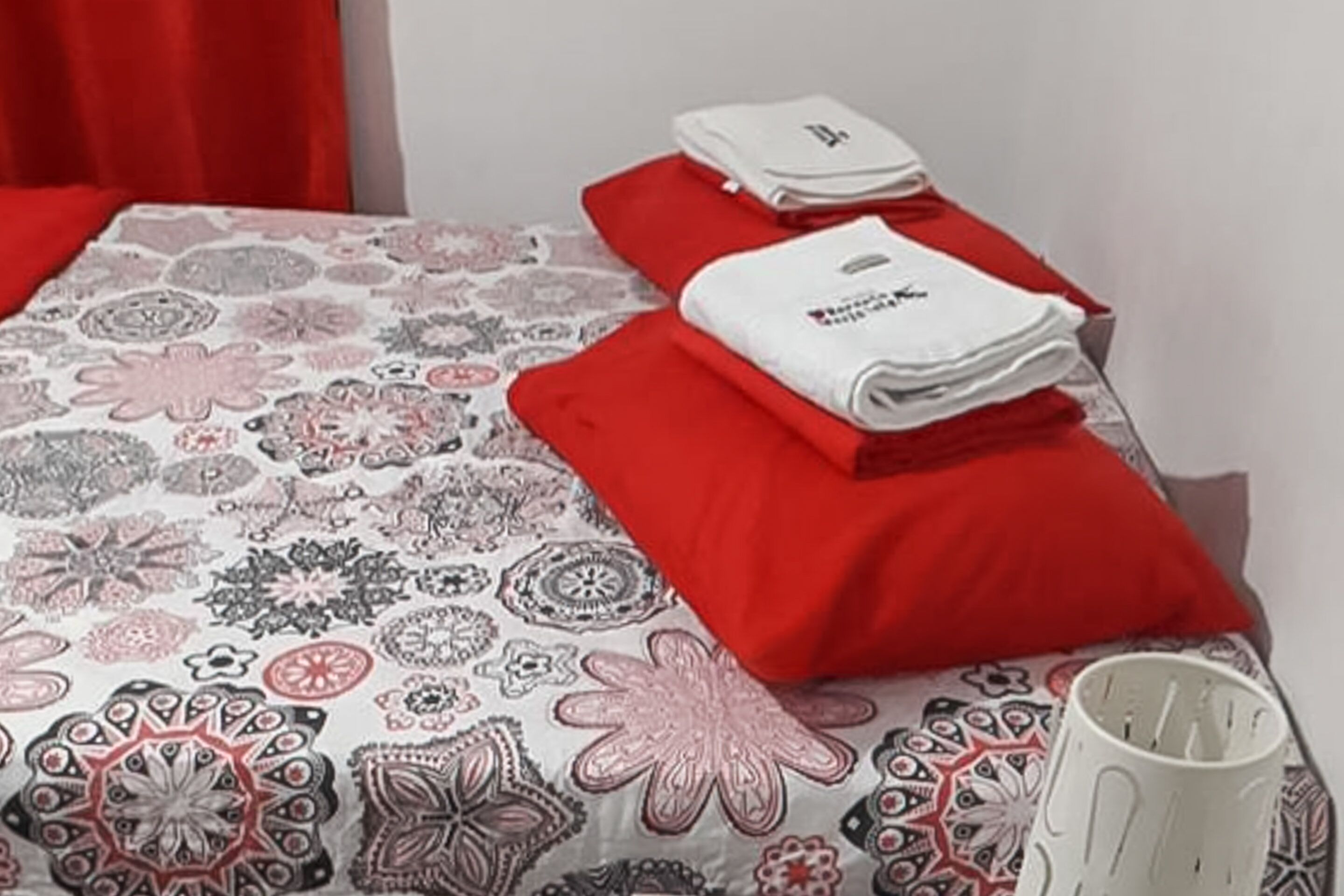 Quarto casal | Ferros/tábuas de passar roupa, berços grátis