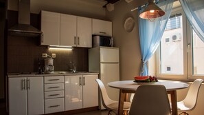 Fridge, microwave, dishwasher, coffee/tea maker