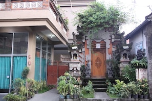 Exterior detail - Dono Guest House (Ubud)