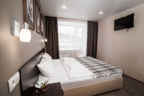 Comfort-dobbeltværelse | Minibar, individuelt design, mørklægningsgardiner, lydisolering