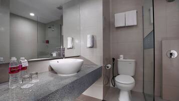 Kamar Twin Superior | Kamar mandi | Shower, handuk, sabun, dan sampo