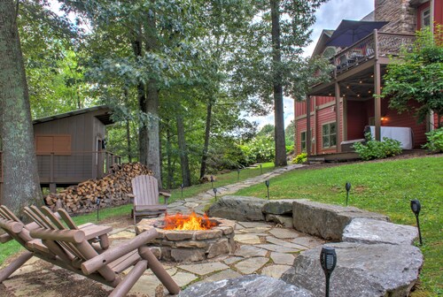Maplewood Escape | Luxurious Asheville Lodge with Hot Tub, Game Room, & More!