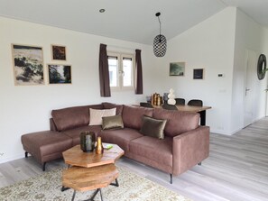 TV - Detached chalet for 4 people, fully equipped. (Schoonloo)
