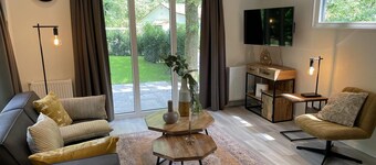 Freestanding chalet for four persons, fully furnished. Located at the water.