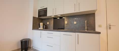 Refrigerador, microondas, parrilla de estufa y lavavajillas