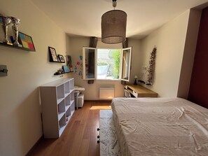 4 makuuhuonetta, silitysrauta/-lauta, ilmainen Wi-Fi
