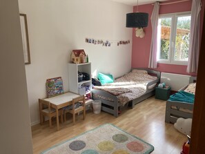 4 Schlafzimmer, Bügeleisen/Bügelbrett, kostenloses WLAN