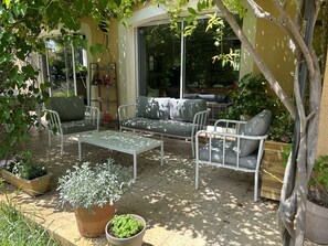 Terrace/patio - Pleasant air-conditioned family home with swimming pool and garden (Caumont-sur-Durance)