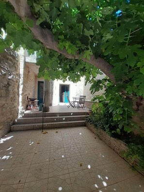Terrace/patio - Charming village house in the heart of Gallargues-le-Montueux (Gallargues-le-Montueux)