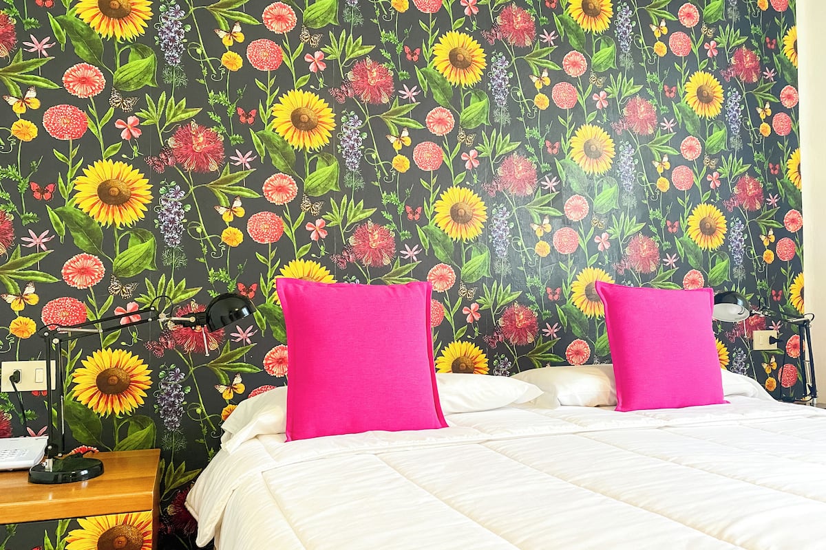 Down duvets, individually decorated, individually furnished, desk