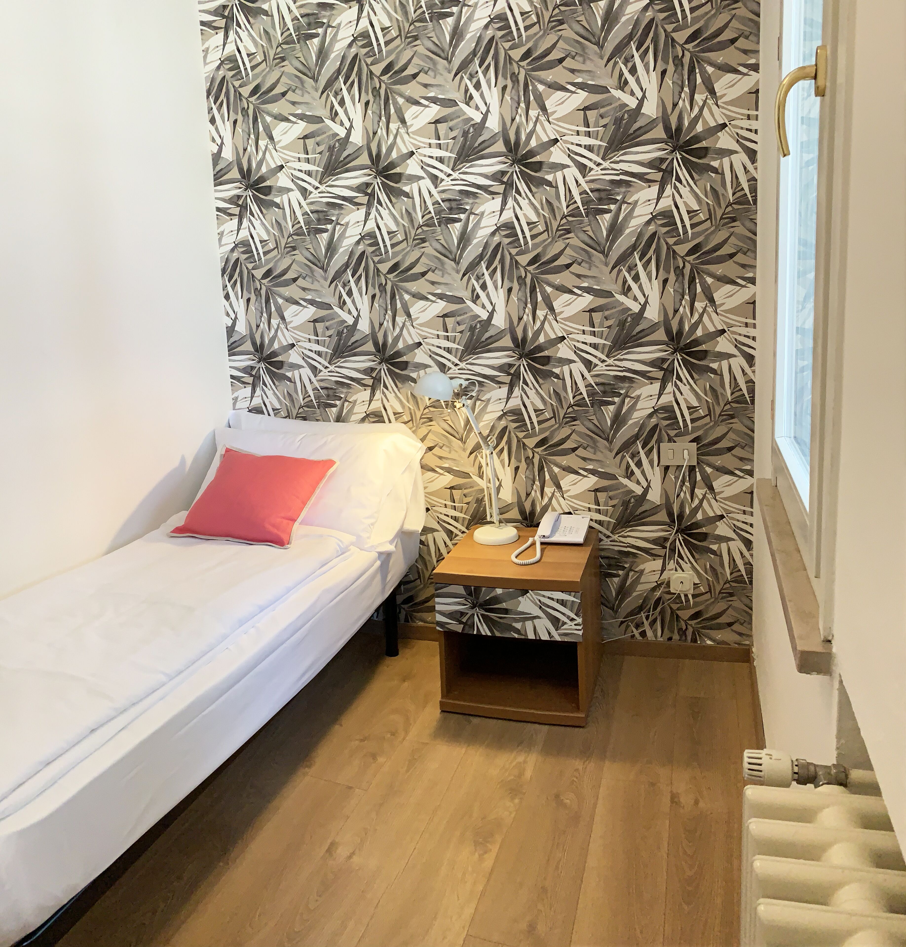 comfort single room | 1 bedroom, down duvets, individually decorated, individually furnished