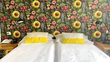 Comfort-Doppel- oder -Zweibettzimmer | Daunenbettdecken, individuell dekoriert, individuell eingerichtet