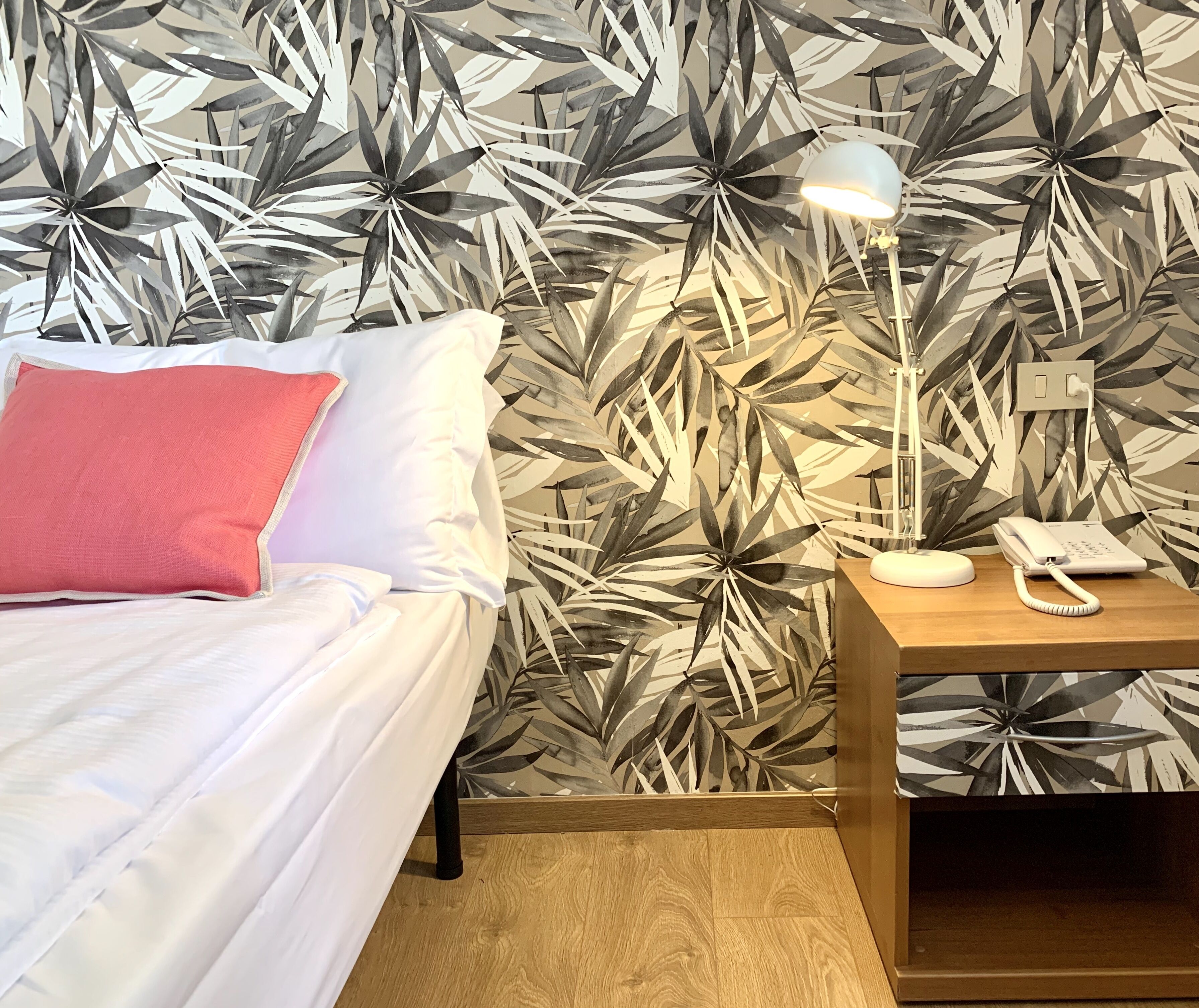comfort single room | 1 bedroom, down duvets, individually decorated, individually furnished