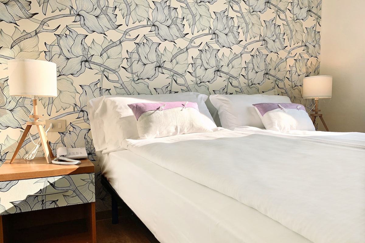 Down duvets, individually decorated, individually furnished, desk