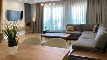 Dúplex familiar, 2 habitaciones | Ropa de cama de alta calidad y caja de seguridad en la habitación