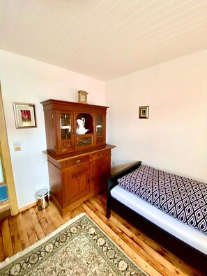 3 chambres, fer et planche à repasser, Wi-Fi, draps fournis