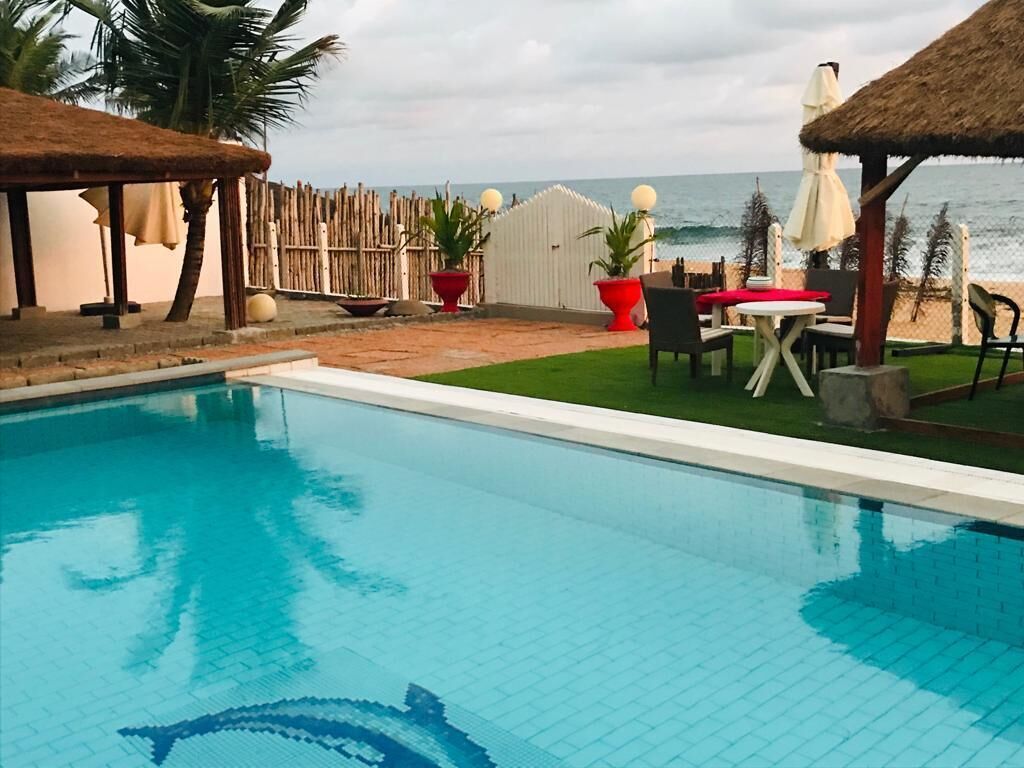 Sisäuima-allas, ulkouima-allas