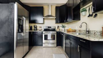 Coffee/tea maker, fridge, microwave, oven