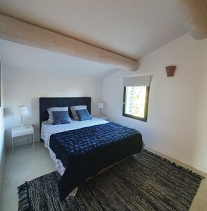 3 chambres, fer et planche à repasser, Wi-Fi gratuit, draps fournis