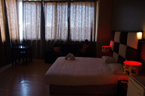 Deluxe Double Room | Minibar, in-room safe, desk, iron/ironing board - Maputo Residence Inn hotel (Maputo)