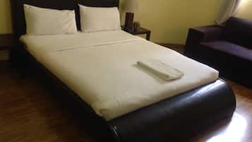 Economy-enkeltværelse | Minibar, pengeskab på værelset, skrivebord, strygejern/strygebræt