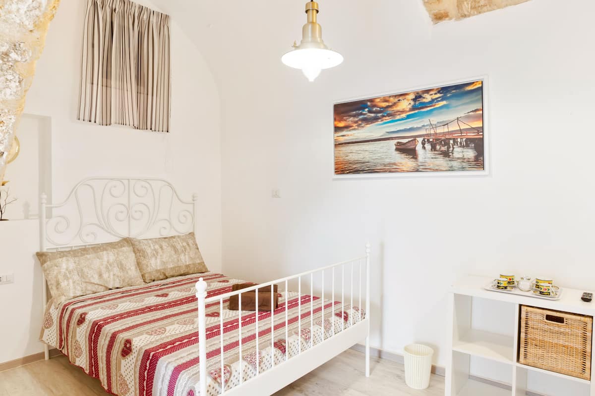 Double Room | Free WiFi, bed sheets