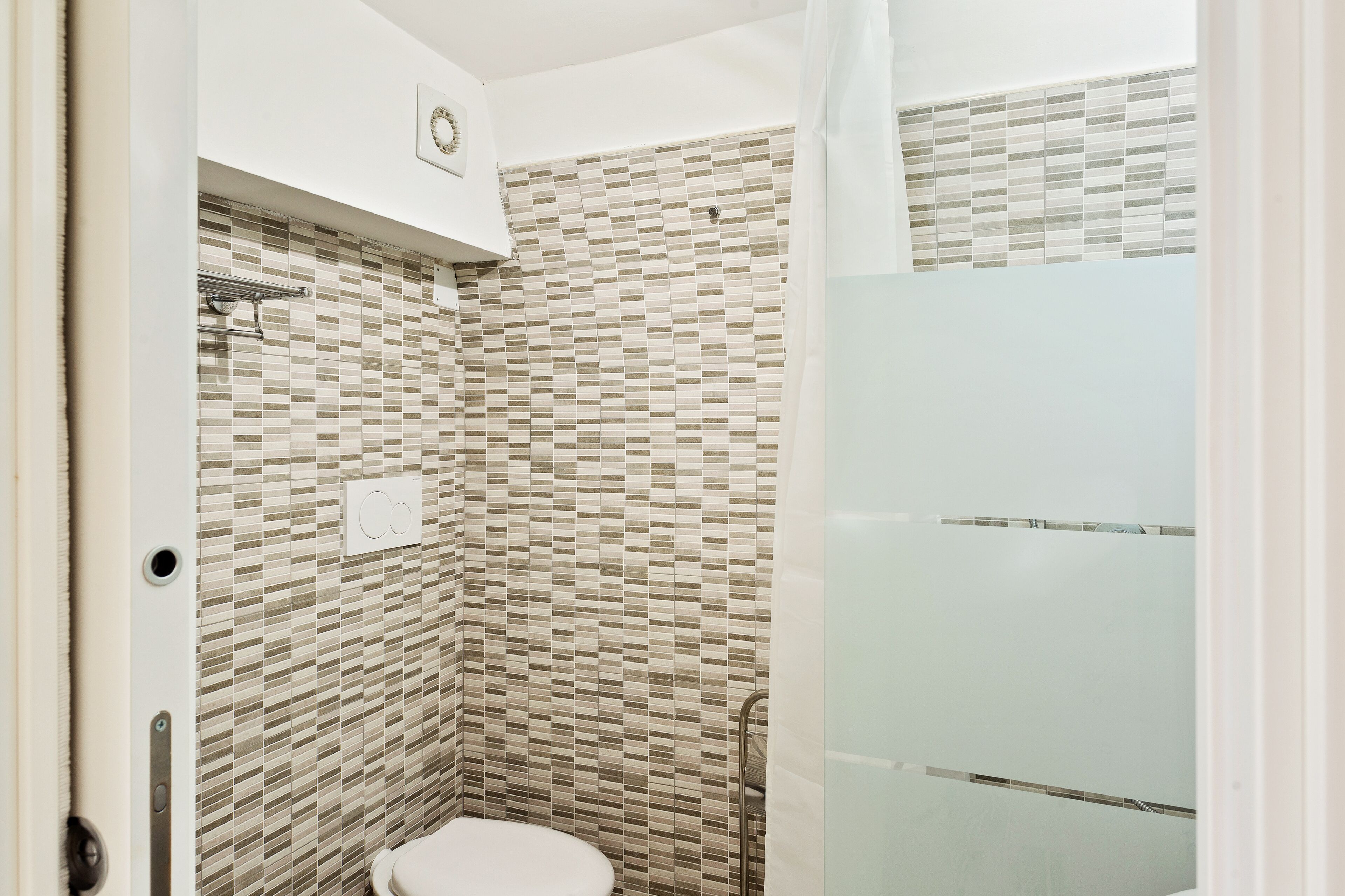 Departamento, 1 habitación | Baño | Regadera, regadera tipo lluvia, secadora de cabello, bidet 