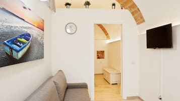 Apartament, 1 dormitori | Sala d'estar | Televisor de pantalla plana