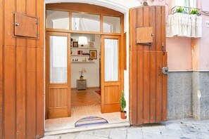 Property entrance - BUENACASA Apartment (Bari)
