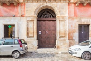 Property entrance - La terrazza sulla Chiesa di San Francesco d'Assisi (Castellana Grotte)