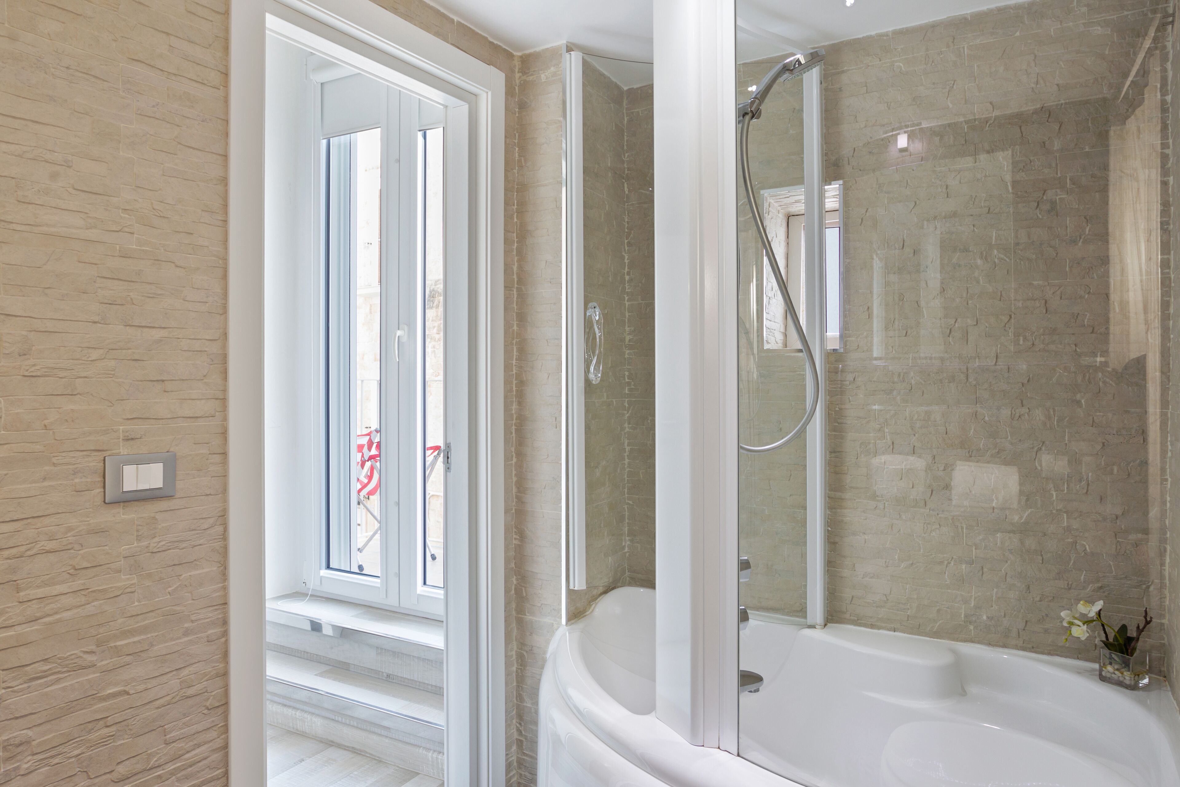Appartement, 1 chambre | Douche de la salle de bain