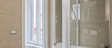 Apartment, 1 Bedroom | Bathroom shower