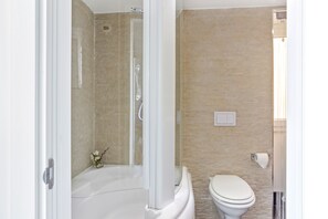 Apartment, 1 Bedroom | Bathroom | Shower, rainfall showerhead, hair dryer, towels - Cute flat in the heart of Monopoli (Monopoli)