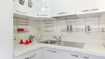 Apartment, 1 Bedroom | Private kitchen | Full-sized fridge, microwave, oven, stovetop