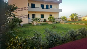 Garden - Kritamos Beach Apartments (Sfakia)