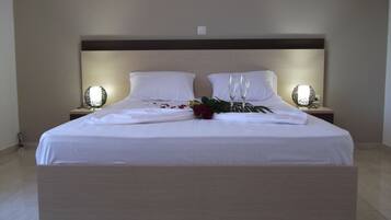 1 bedroom, premium bedding, in-room safe, laptop workspace