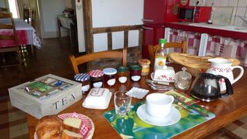 Free daily continental breakfast
